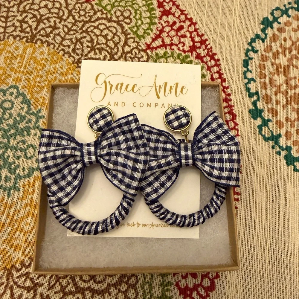 GORGEOUS NWT blue/white gingham bow earrings - Picture 1 of 1